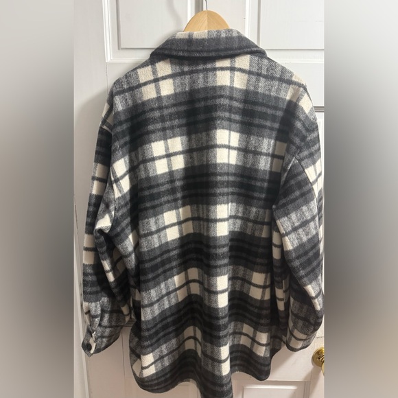 H&M Black and Cream Plaid Shacket - Picture 2 of 5